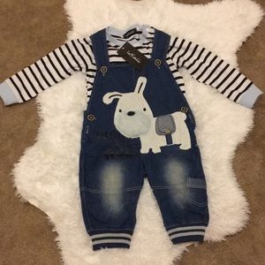 Size 100 gussing its a size 2T or close to size!